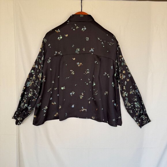 Vince Black Blue Scattered Floral Print 100% Silk Mother of Pearl Button Blouse - Picture 8 of 16